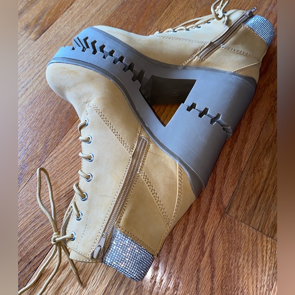 Tan Combat boots with 3 inch heel, 7.5 shoe size, in perfect condition. - Picture 10 of 10